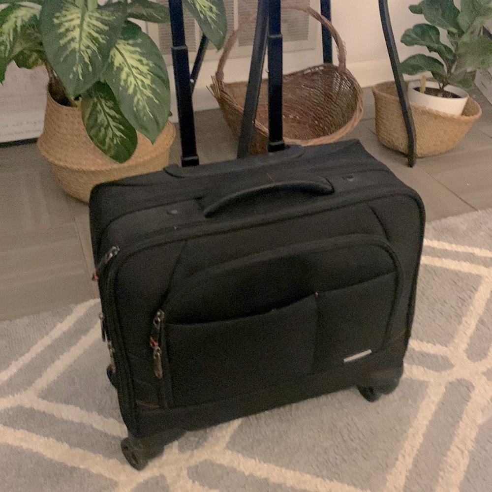 Samsonite says it all.  Looks to be in perfect condition 9/10